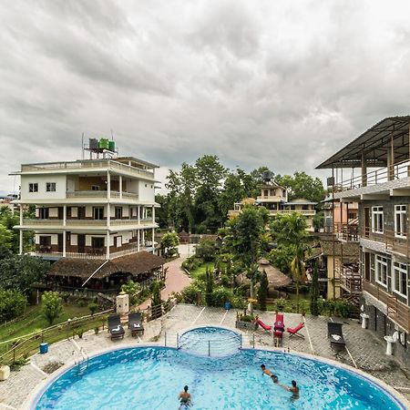 Hotel Riverside Sauraha Eksteriør billede