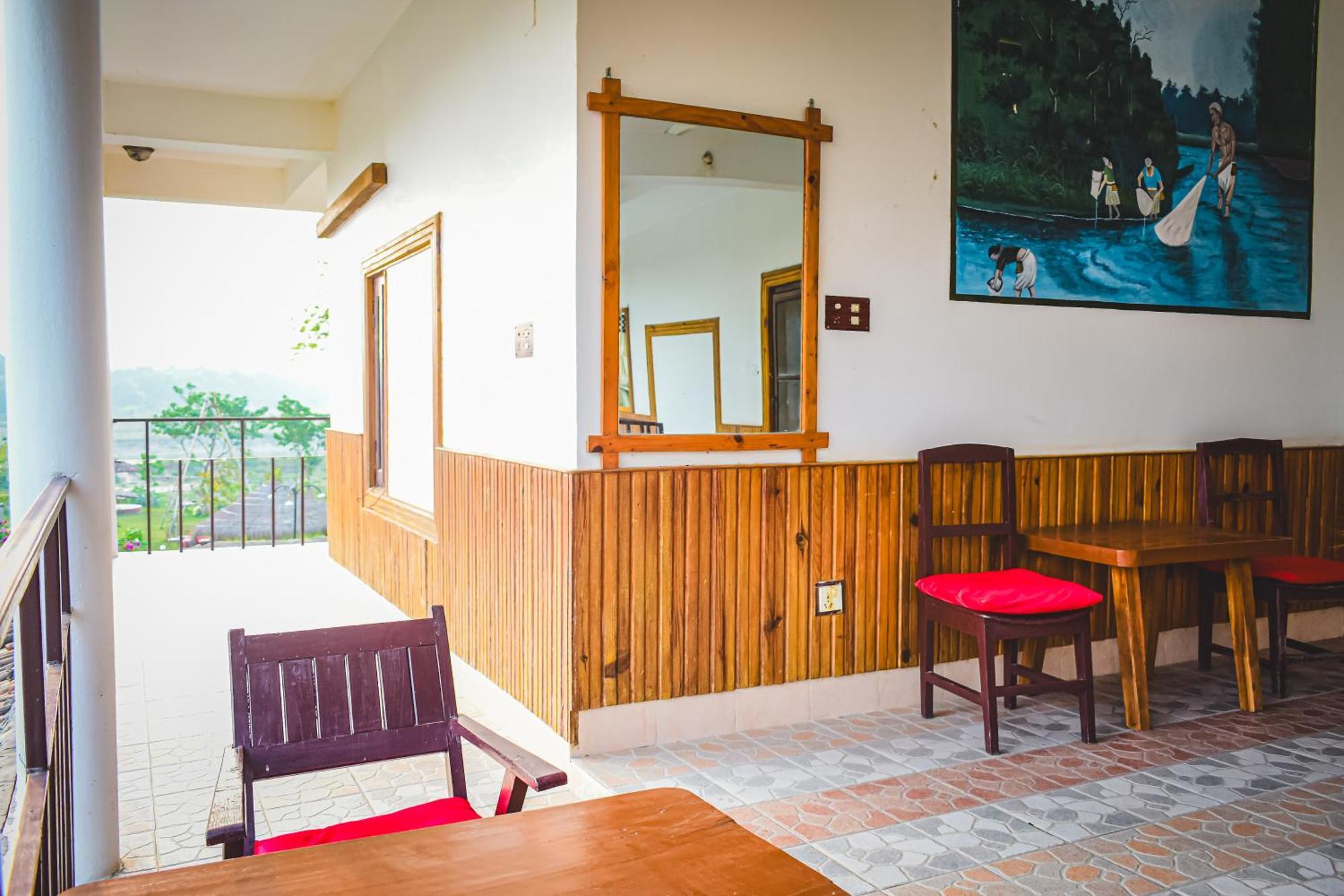Hotel Riverside Sauraha Eksteriør billede