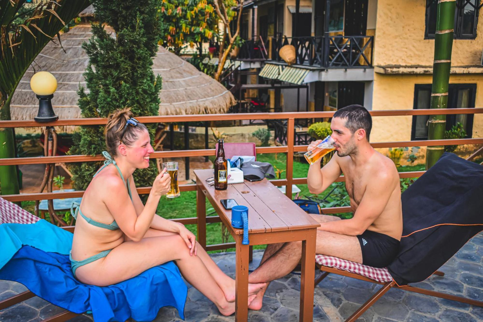 Hotel Riverside Sauraha Eksteriør billede