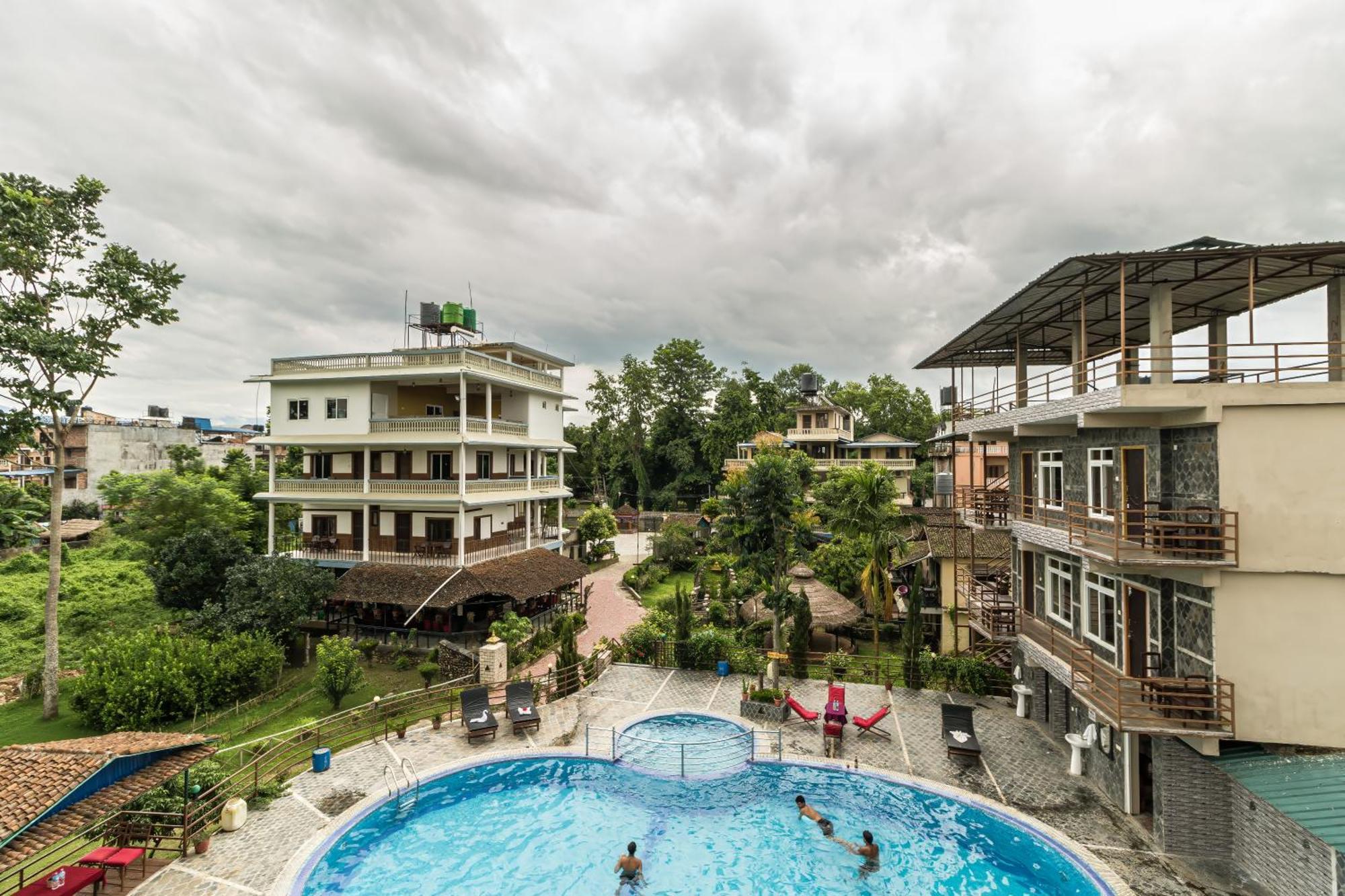 Hotel Riverside Sauraha Eksteriør billede
