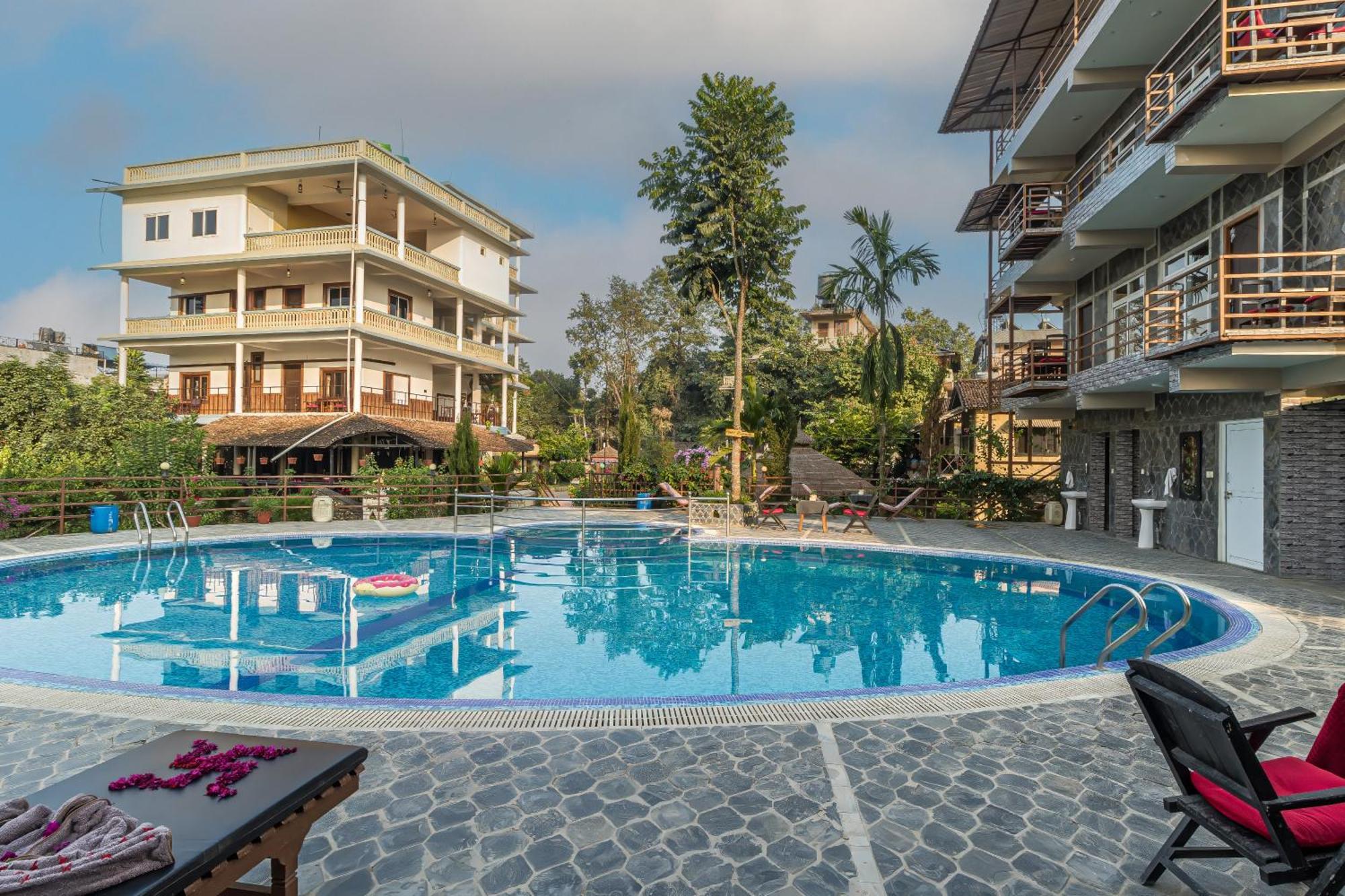 Hotel Riverside Sauraha Eksteriør billede