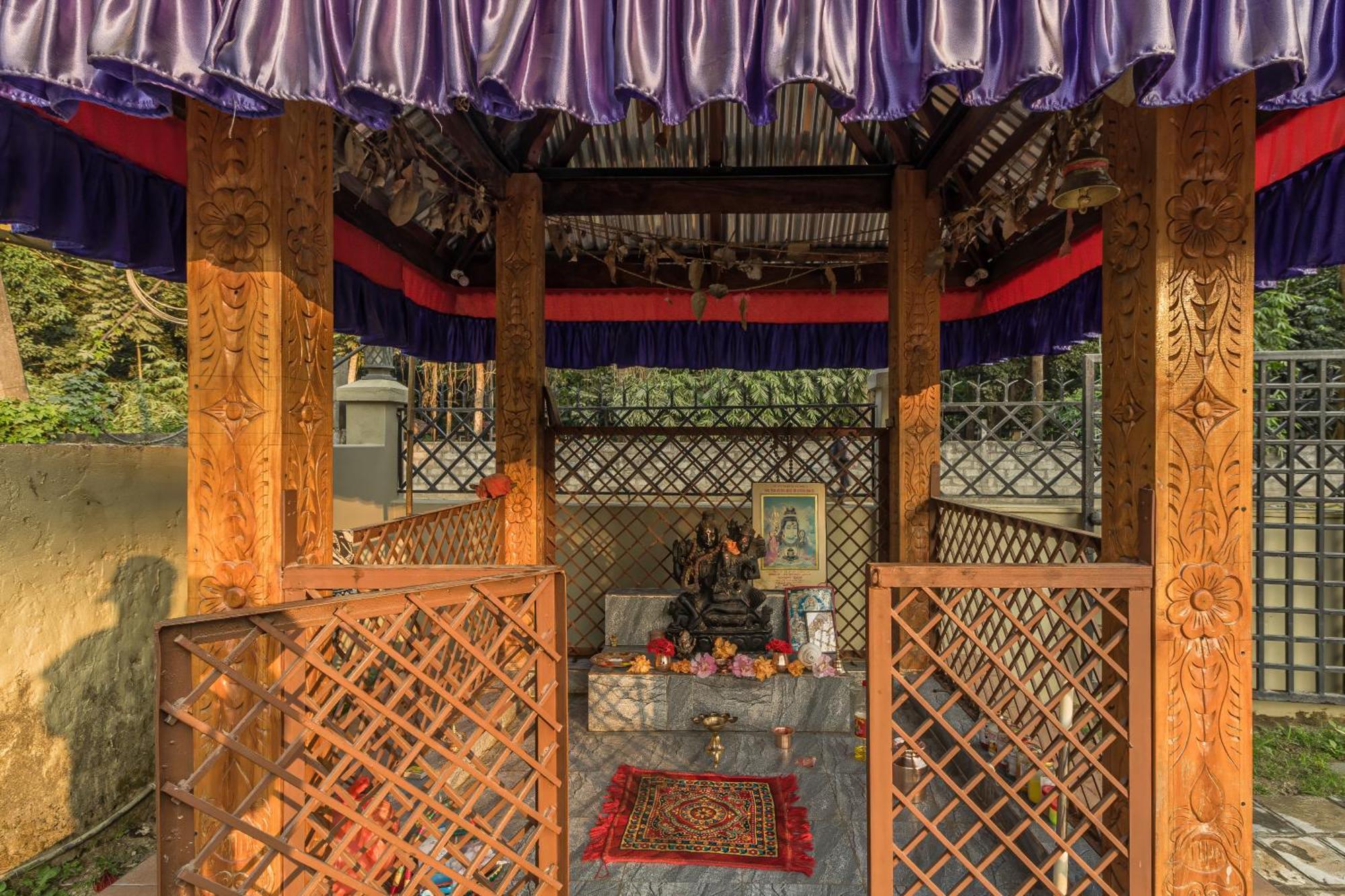 Hotel Riverside Sauraha Eksteriør billede